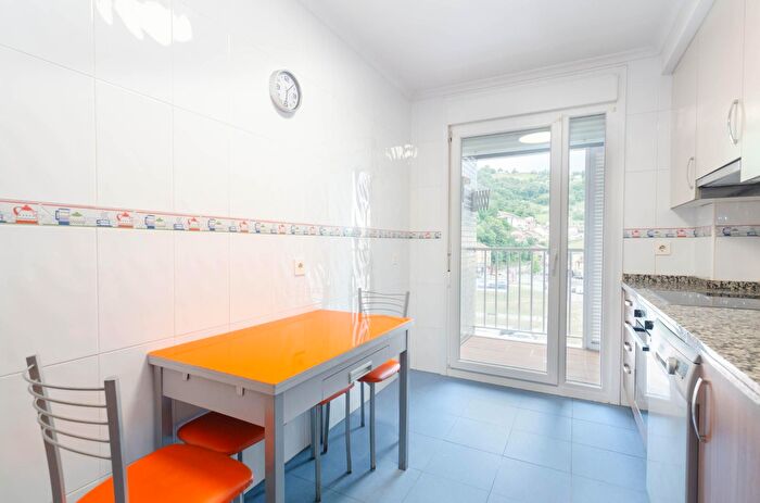 Casas en venta y pisos alquiler - 1
