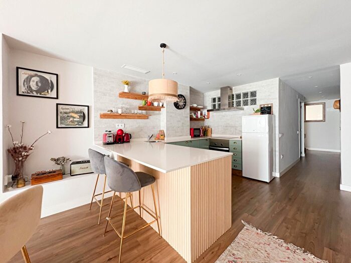 Casas en venta y pisos alquiler - 3