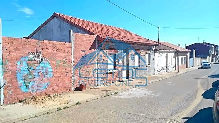 Casas en venta y pisos alquiler - 3