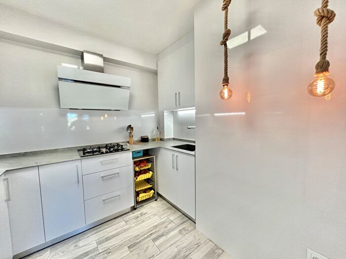 Casas en venta y pisos alquiler - 2