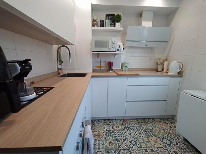 Casas en venta y pisos alquiler - 1