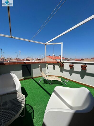 Casas en venta y pisos alquiler - 1