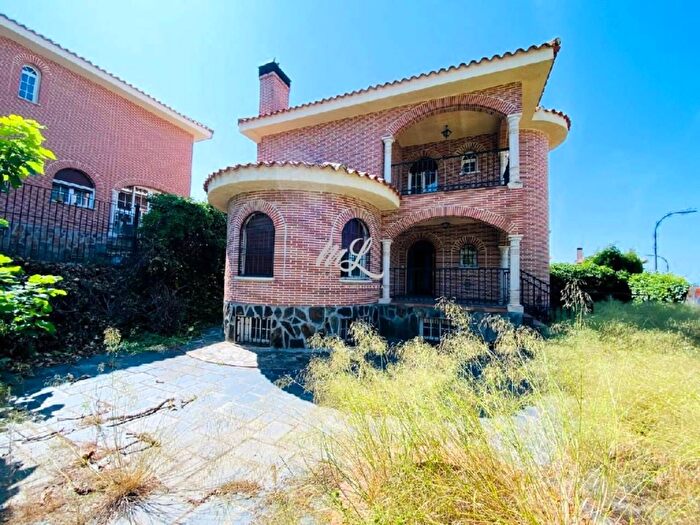 Casas en venta y pisos alquiler - 3