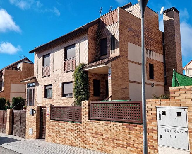 Casas en venta y pisos alquiler - 1