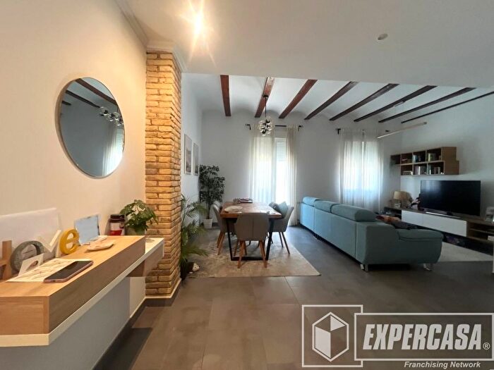 Casas en venta y pisos alquiler - 1