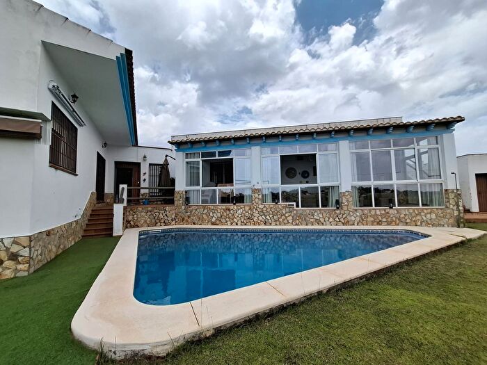 Casa en venta en Los Lagos, Guillena de 4 habitaciones