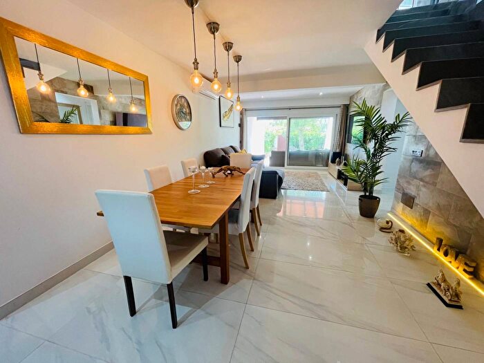 Casas en venta y pisos alquiler - 3