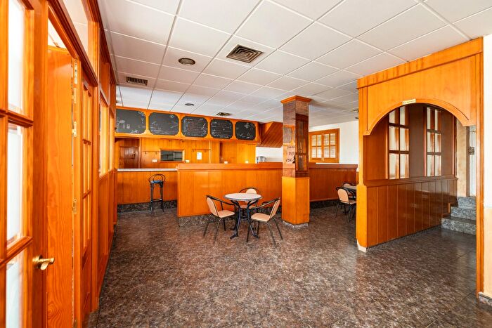 Casas en venta y pisos alquiler - 3