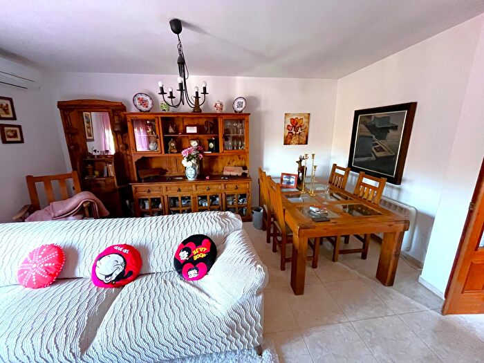 Casas en venta y pisos alquiler - 3