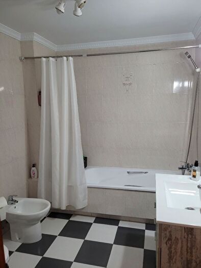 Casas en venta y pisos alquiler - 3