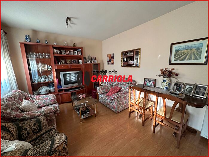 Casas en venta y pisos alquiler - 3