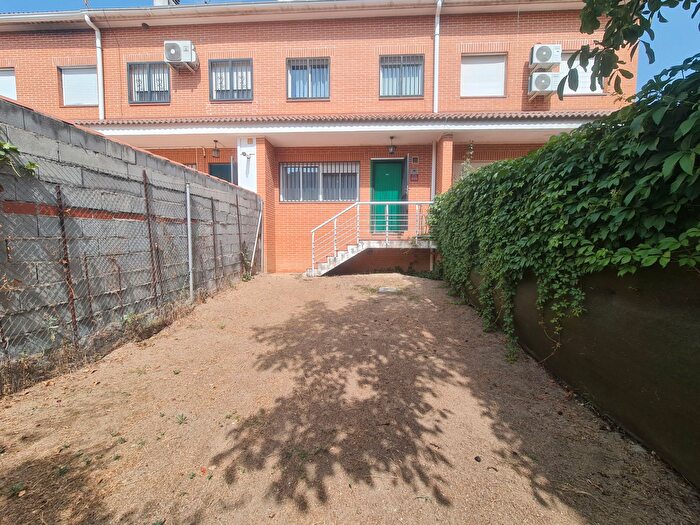 Casas en venta y pisos alquiler - 1
