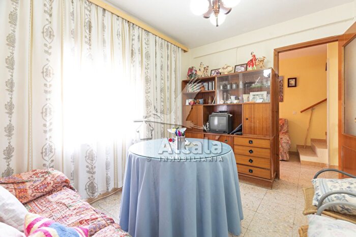 Casas en venta y pisos alquiler - 3