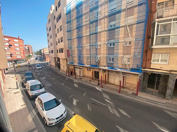 Casas en venta y pisos alquiler - 3