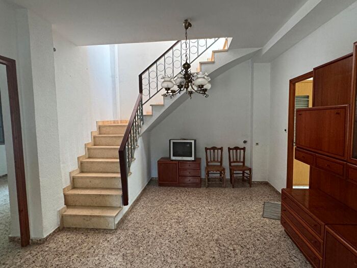 Casas en venta y pisos alquiler - 3