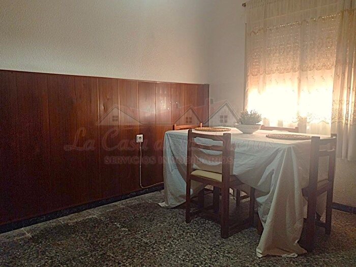 Casas en venta y pisos alquiler - 3