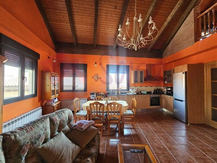Casas en venta y pisos alquiler - 3