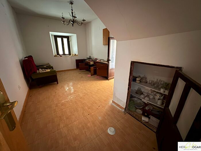 Casas en venta y pisos alquiler - 3