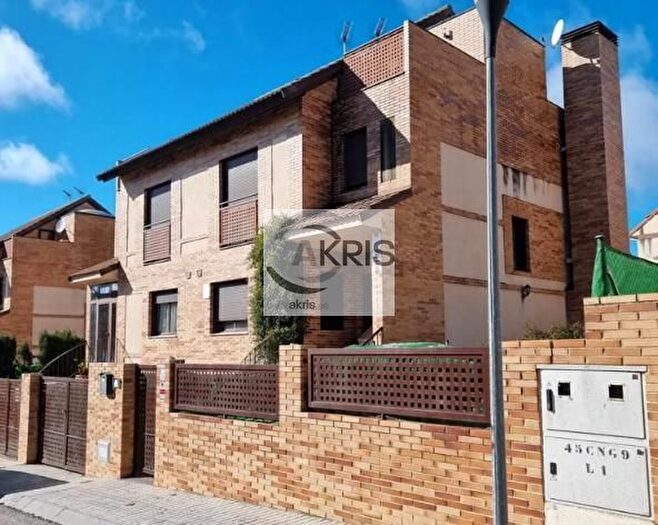 Casas en venta y pisos alquiler - 1