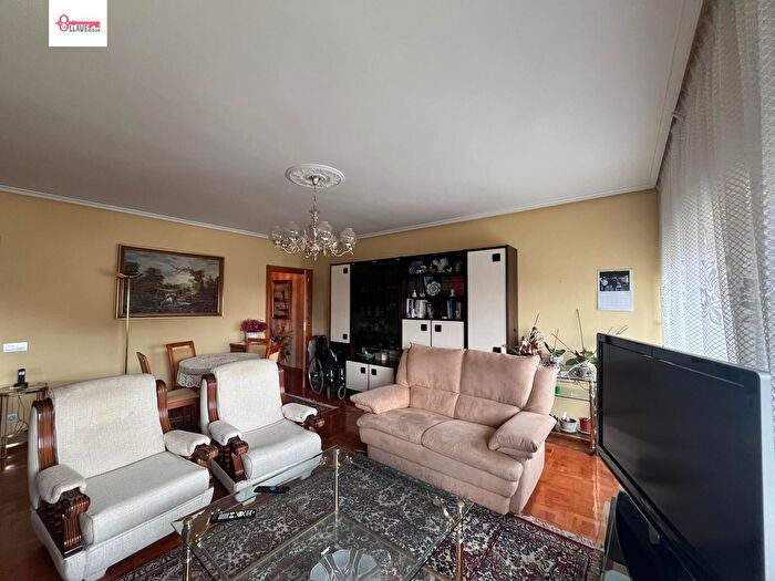 Casas en venta y pisos alquiler - 3