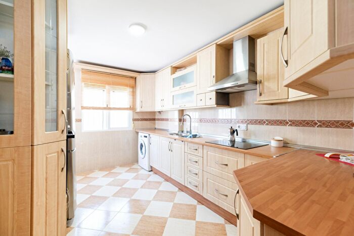 Casas en venta y pisos alquiler - 2