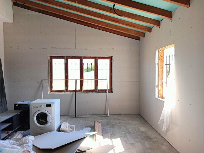Casas en venta y pisos alquiler - 3