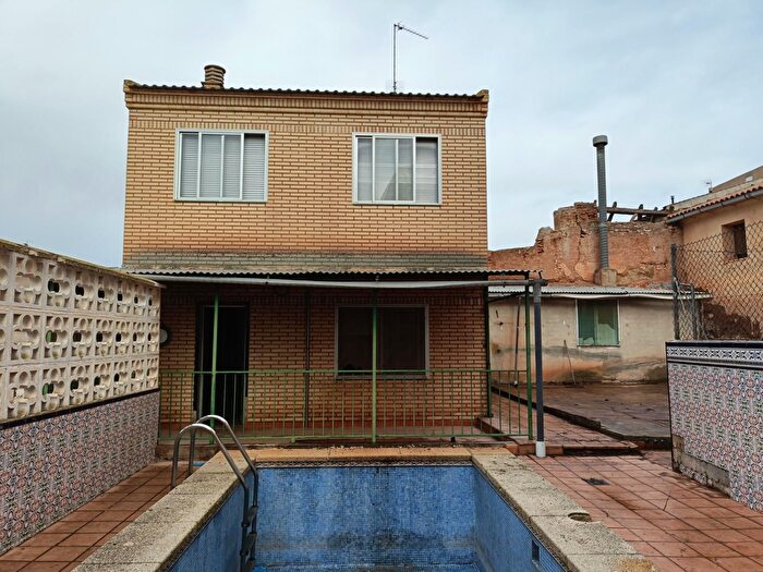 Casas en venta y pisos alquiler - 3