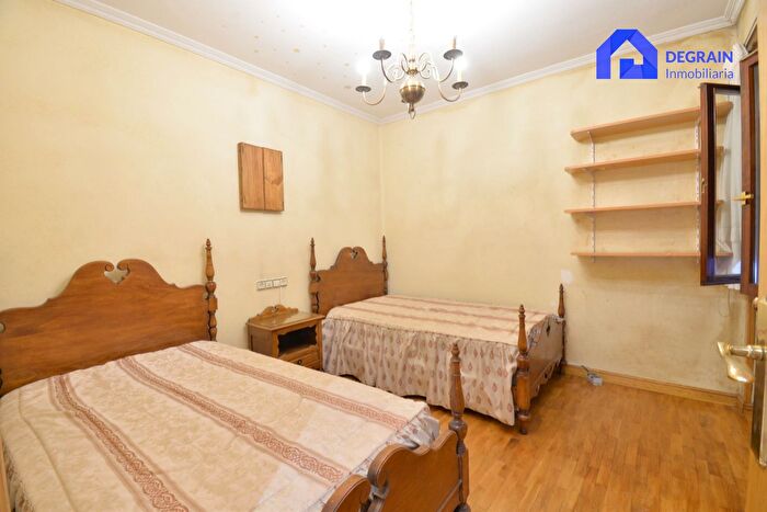 Casas en venta y pisos alquiler - 3