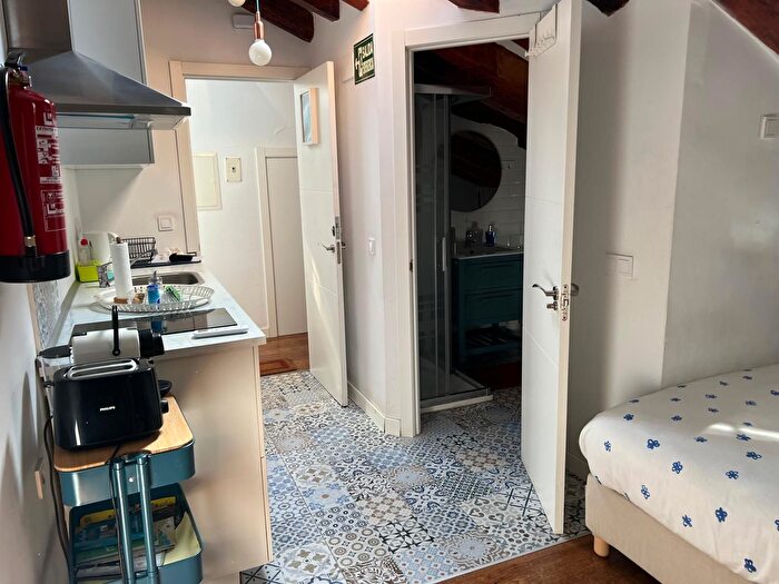 Casas en venta y pisos alquiler - 3