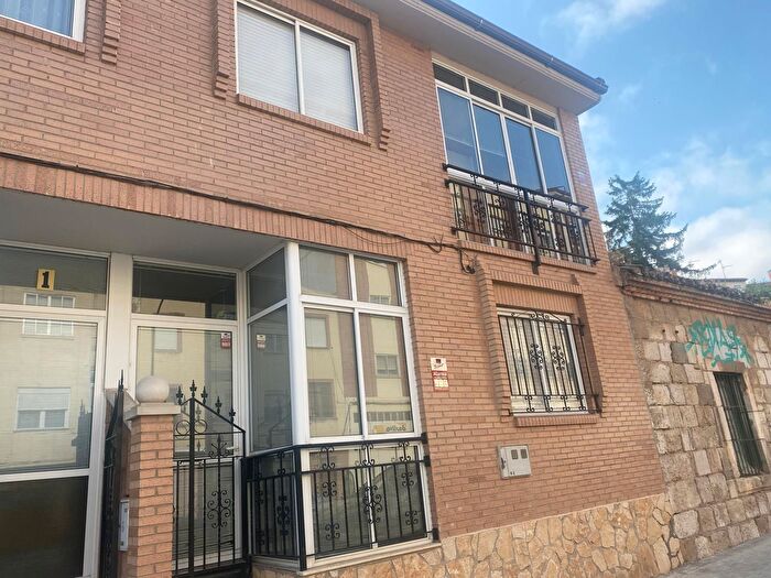 Casas en venta y pisos alquiler - 1