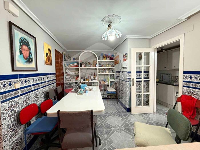 Casas en venta y pisos alquiler - 3