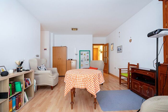 Casas en venta y pisos alquiler - 2