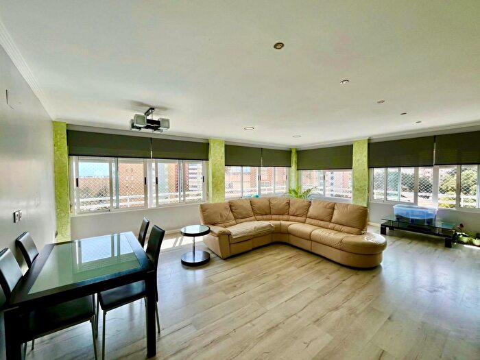 Casas en venta y pisos alquiler - 1