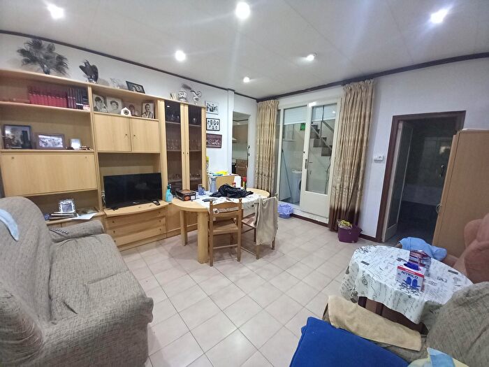 Casas en venta y pisos alquiler - 3