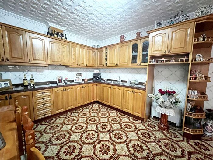 Casas en venta y pisos alquiler - 3