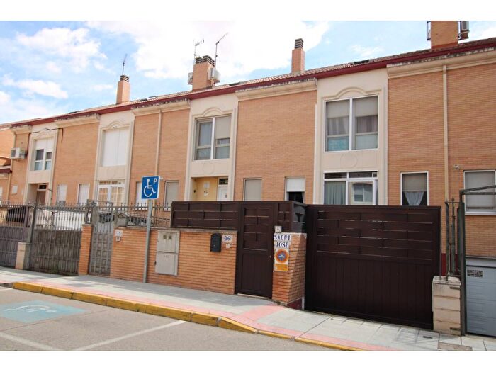 Casas en venta y pisos alquiler - 1