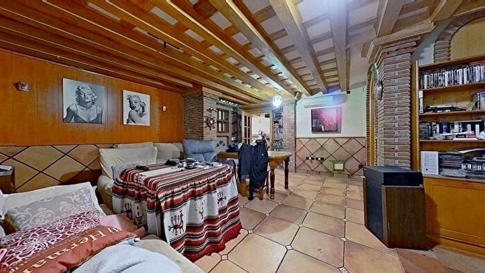 Casas en venta y pisos alquiler - 1