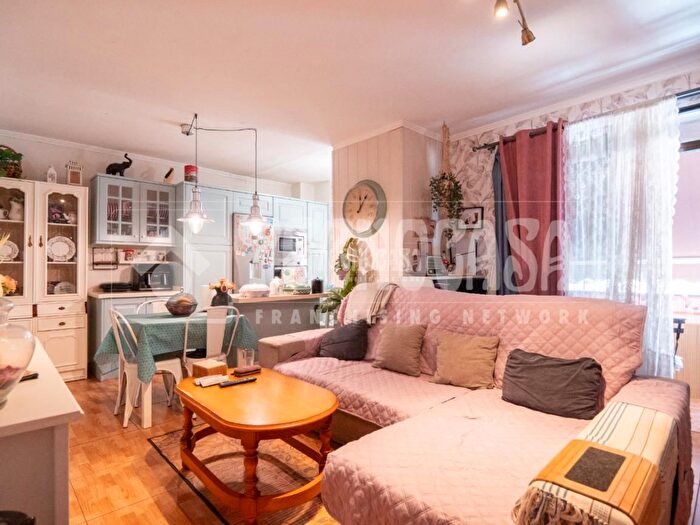 Casas en venta y pisos alquiler - 1