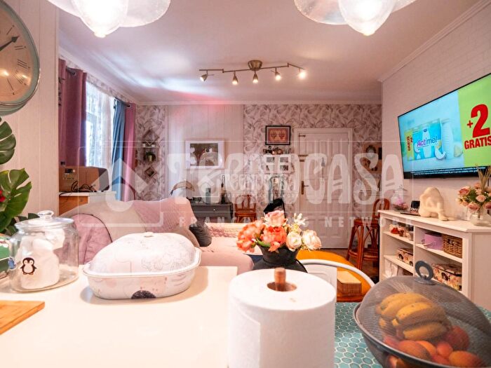 Casas en venta y pisos alquiler - 3