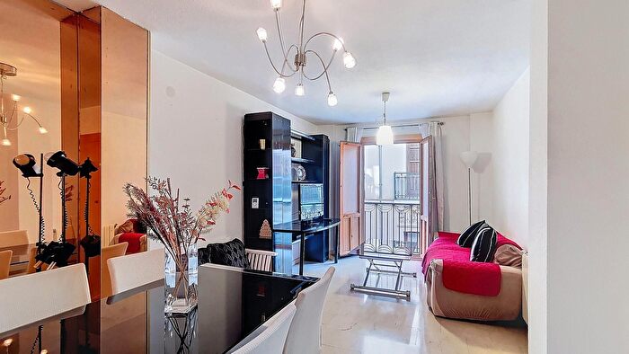 Casas en venta y pisos alquiler - 1