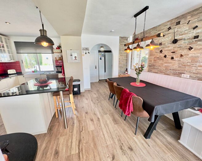 Casas en venta y pisos alquiler - 3