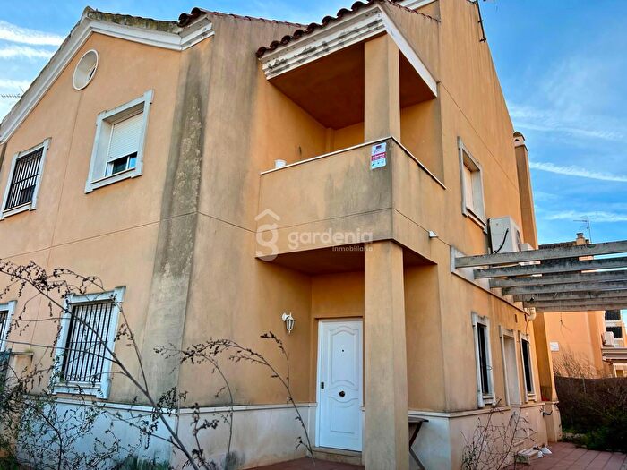 Casas en venta y pisos alquiler - 1