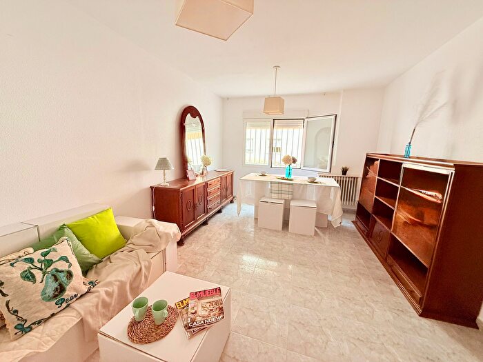 Casas en venta y pisos alquiler - 1