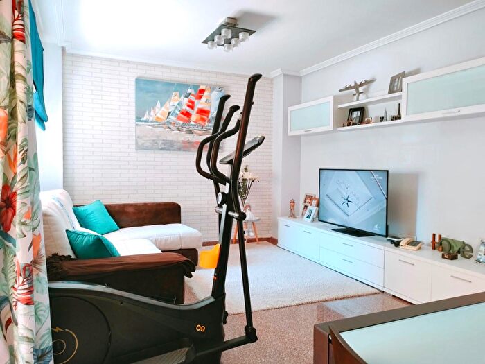 Casas en venta y pisos alquiler - 3