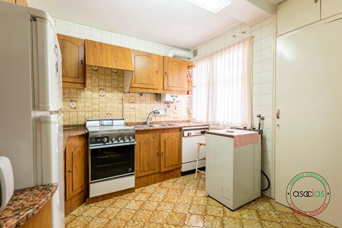 Casas en venta y pisos alquiler - 3