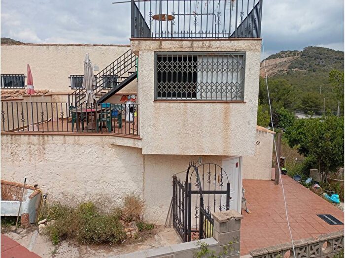 Casas en venta y pisos alquiler - 3