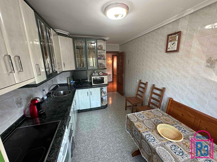 Casas en venta y pisos alquiler - 3