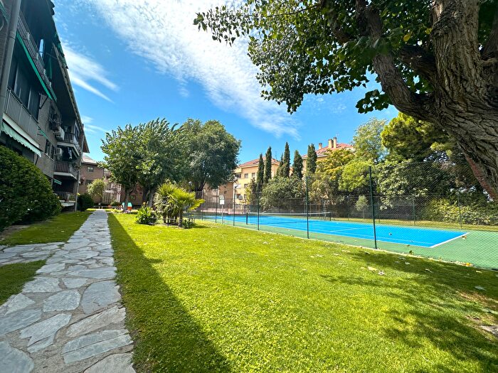 Casas en venta y pisos alquiler - 1