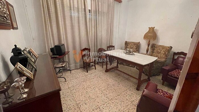 Casas en venta y pisos alquiler - 3