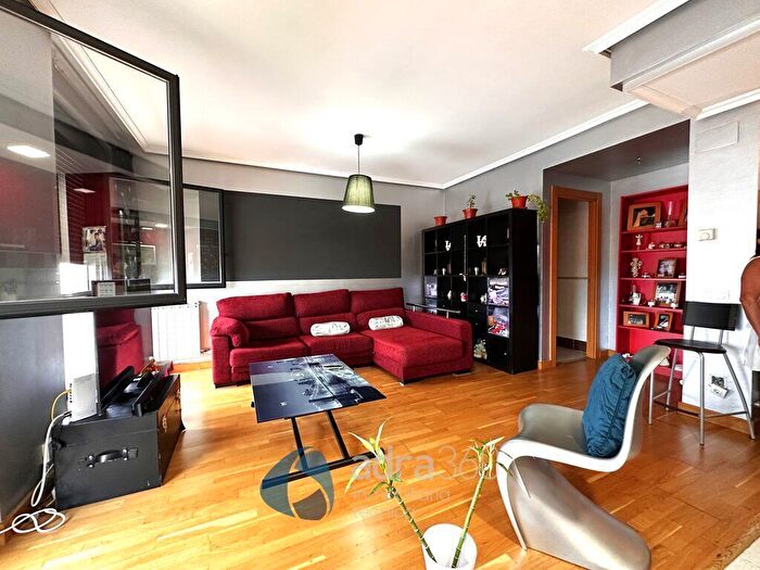 Casas en venta y pisos alquiler - 3